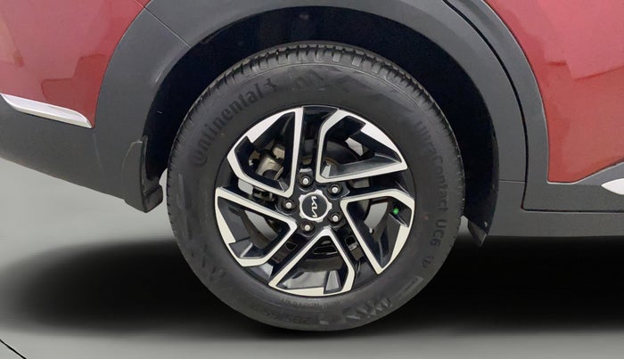 2022 KIA CARENS LUXURY PLUS 1.4 PETROL DCT 7 STR, Petrol, Automatic, 42,428 km, Right Rear Wheel