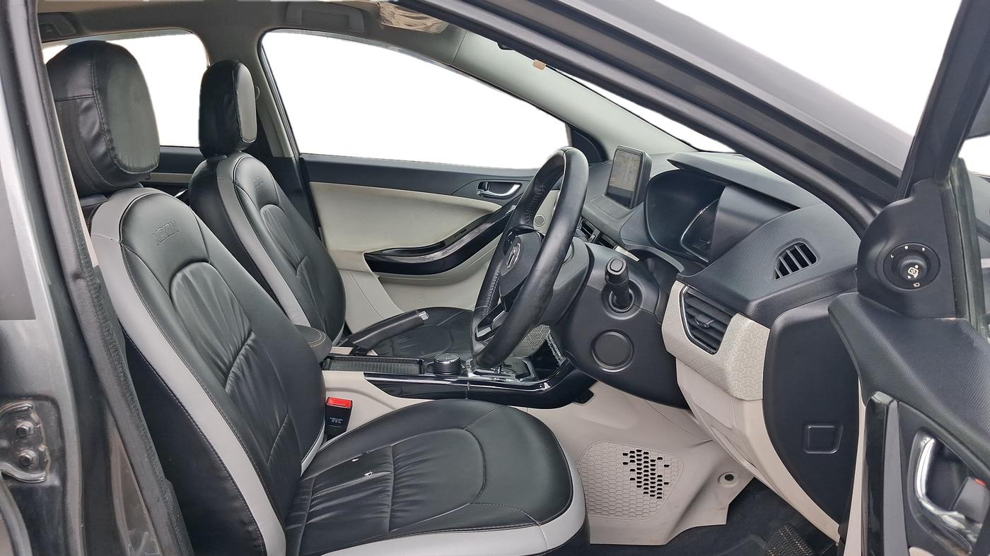 2023 Tata NEXON XZA PLUS SUNROOF PETROL, Petrol, Automatic, 32,224 km, Right Side Front Door Cabin