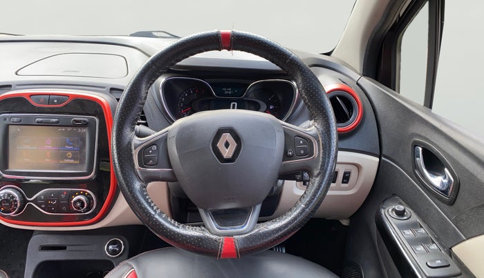 2018 Renault Captur RXT PETROL, Petrol, Manual, 1,45,141 km, Steering Wheel Close Up