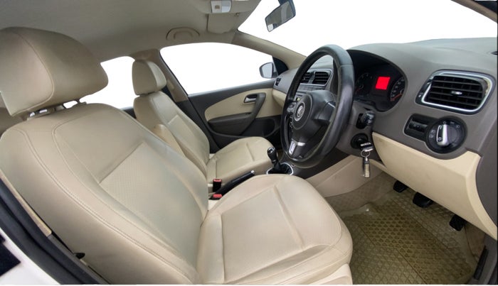 2013 Volkswagen Vento HIGHLINE 1.6 MPI, Petrol, Manual, 1,08,521 km, Right Side Front Door Cabin