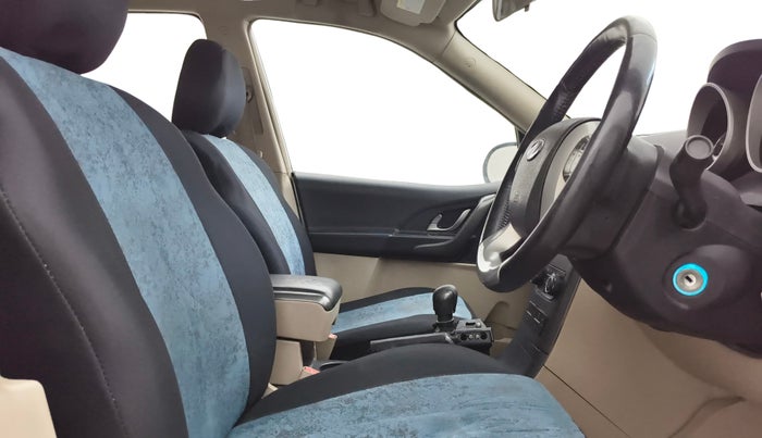 2015 Mahindra XUV500 W8, Diesel, Manual, 86,787 km, Right Side Front Door Cabin