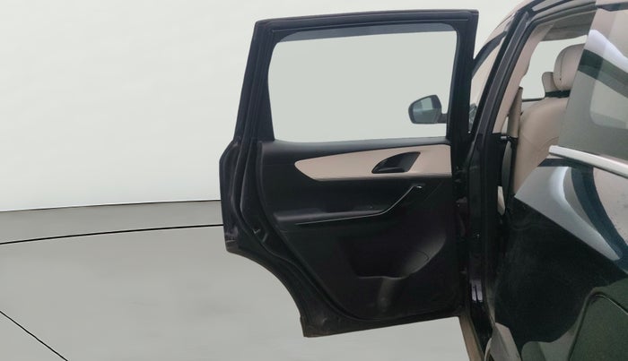 2023 Mahindra XUV700 AX 5 P MT 7 STR, Petrol, Manual, 13,935 km, LHS Rear Door