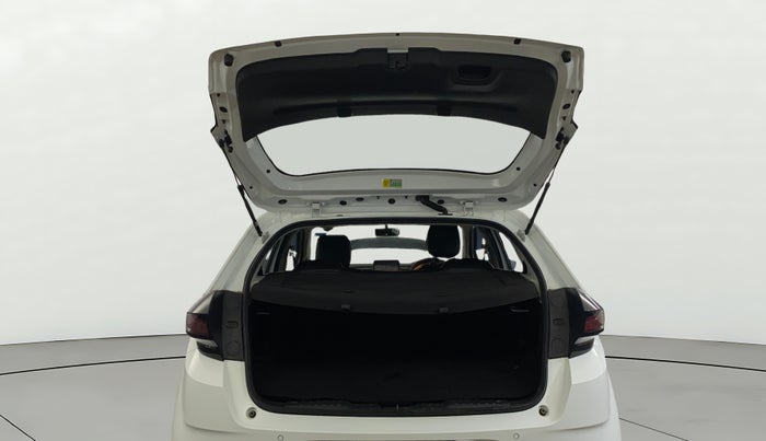 2024 Tata ALTROZ XM PLUS CNG, CNG, Manual, 10,647 km, Boot Door Open