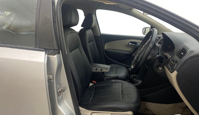 2013 Volkswagen Polo COMFORTLINE 1.2L, Diesel, Manual, 1,08,253 km, Right Side Front Door Cabin