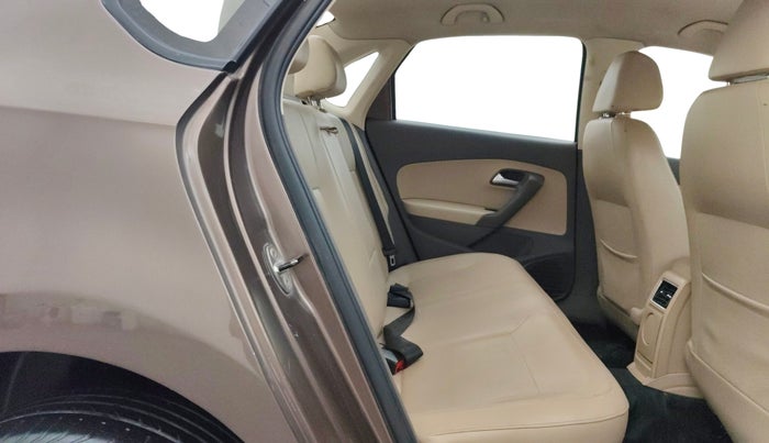 2015 Volkswagen Vento HIGHLINE 1.5 AT, Diesel, Automatic, 1,09,859 km, Right Side Rear Door Cabin