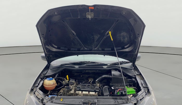 2014 Volkswagen Polo HIGHLINE1.2L, Petrol, Manual, 55,295 km, Open Bonet