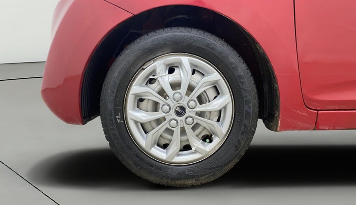 2017 Hyundai Eon ERA +, Petrol, Manual, 26,561 km, Left Front Wheel