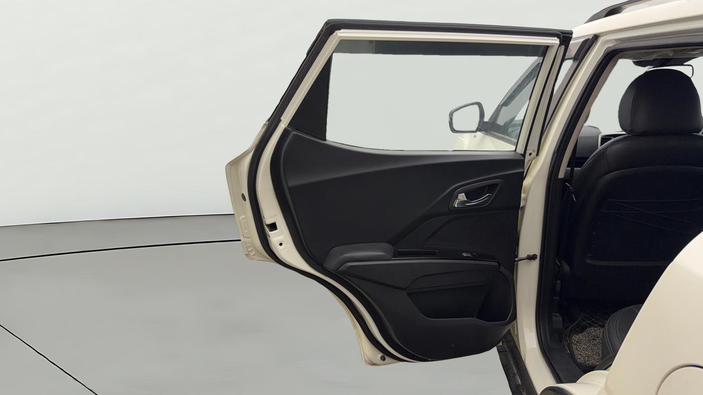 2022 Mahindra XUV300 W8 (O) 1.2 PETROL, Petrol, Manual, 29,859 km, LHS Rear Door