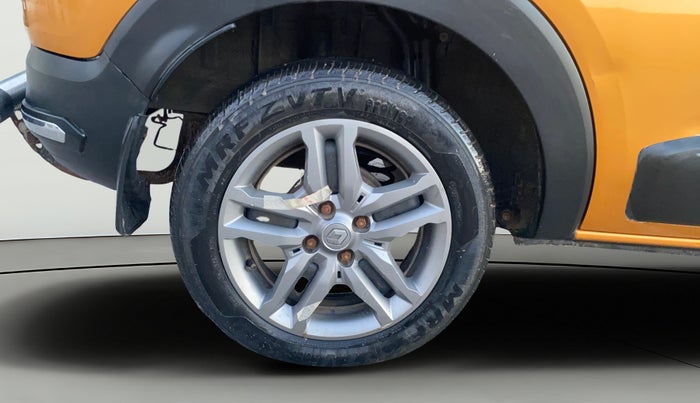 2022 Renault TRIBER RXZ, Petrol, Manual, 72,311 km, Right Rear Wheel