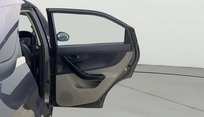 2018 Tata NEXON XM PETROL, CNG, Manual, 1,20,081 km, RHS Rear Door