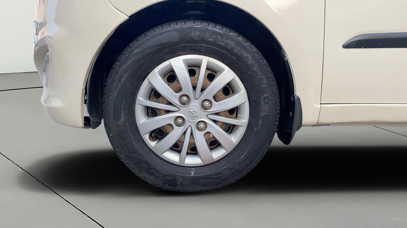 2014 Hyundai i10 SPORTZ 1.1, CNG, Manual, 85,284 km, Left Front Wheel