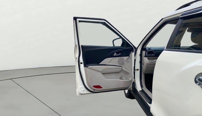 2020 Mahindra XUV300 W8 1.2 PETROL, Petrol, Manual, 81,792 km, LHS Front Door