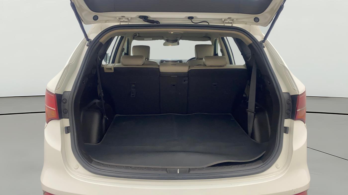 2015 Hyundai Santa Fe 4 WD AT, Diesel, Automatic, 81,011 km, Boot Open Zoomed View