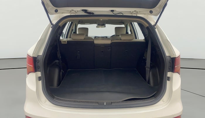 2015 Hyundai Santa Fe 4 WD AT, Diesel, Automatic, 81,011 km, Boot Open Zoomed View