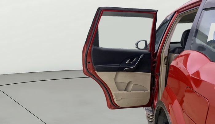 2016 Mahindra XUV500 W6, Diesel, Manual, 1,29,634 km, LHS Rear Door