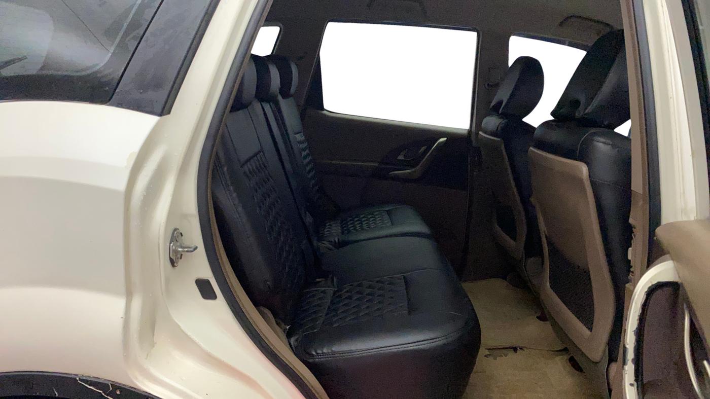 2012 Mahindra XUV500 W8, Diesel, Manual, 1,55,674 km, Right Side Rear Door Cabin