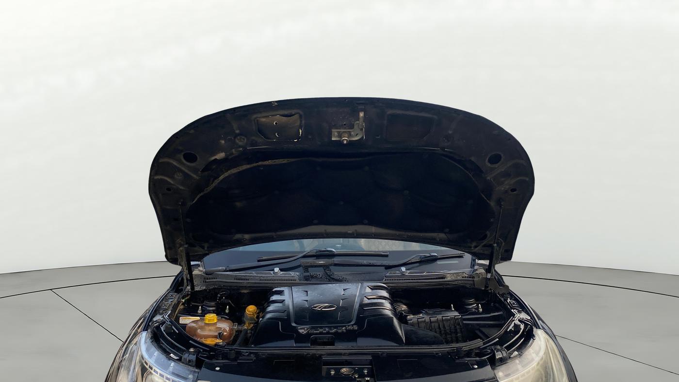 2018 Mahindra XUV500 W11 AT, Diesel, Automatic, 1,07,471 km, Open Bonet