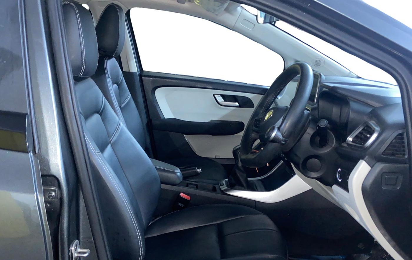 2025 Tata ALTROZ XZ PLUS PETROL, Petrol, Manual, 9,170 km, Right Side Front Door Cabin