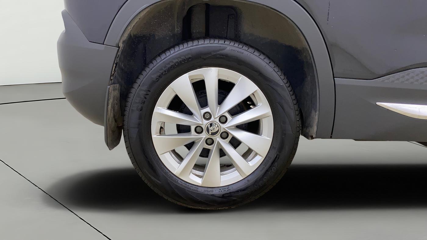 2025 Skoda Kylaq Signature, Petrol, Manual, 2,071 km, Right Rear Wheel