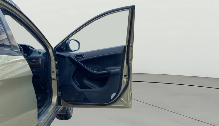 2022 Tata NEXON XZ PLUS (PREMIUM) KAZIRANGA PETROL, CNG, Manual, 97,980 km, RHS Front Door