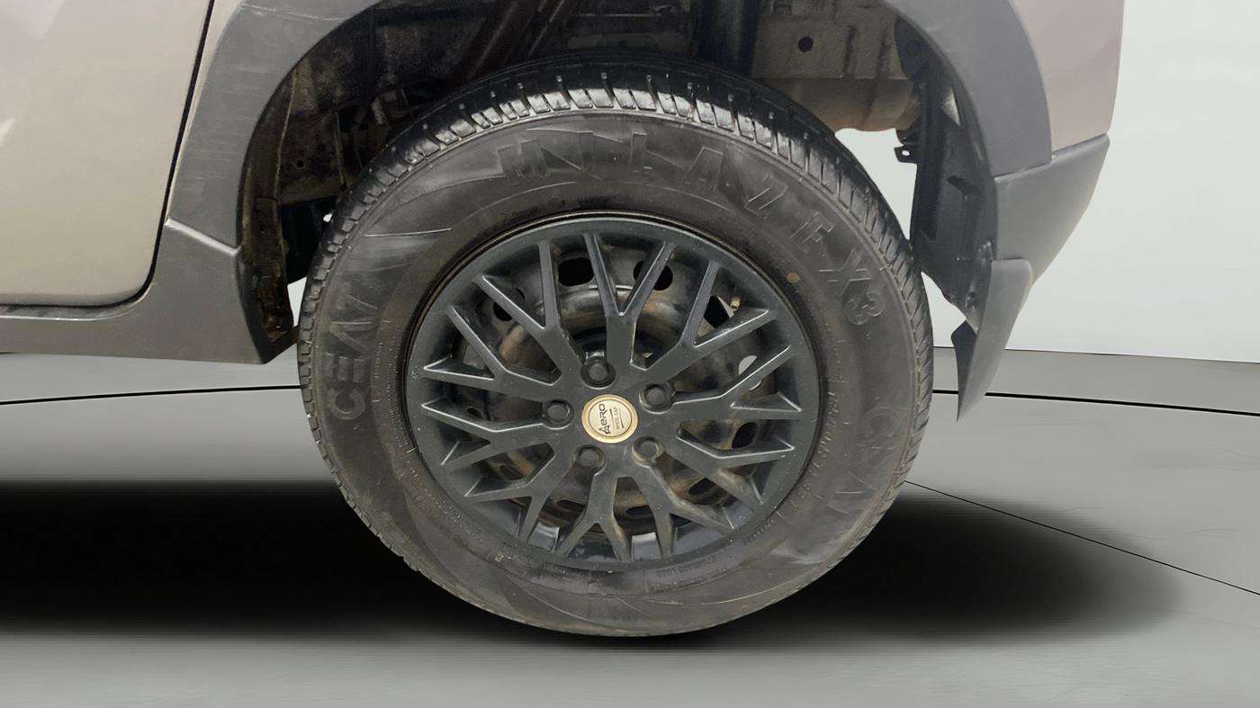 2016 Mahindra Kuv100 K4 6 STR, Petrol, Manual, 95,396 km, Left Rear Wheel
