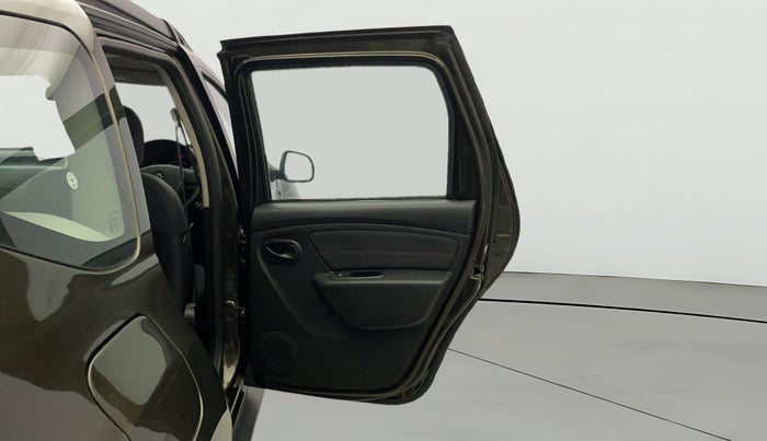 2017 Renault Duster 85 PS RXS MT DIESEL, Diesel, Manual, 1,40,934 km, RHS Rear Door