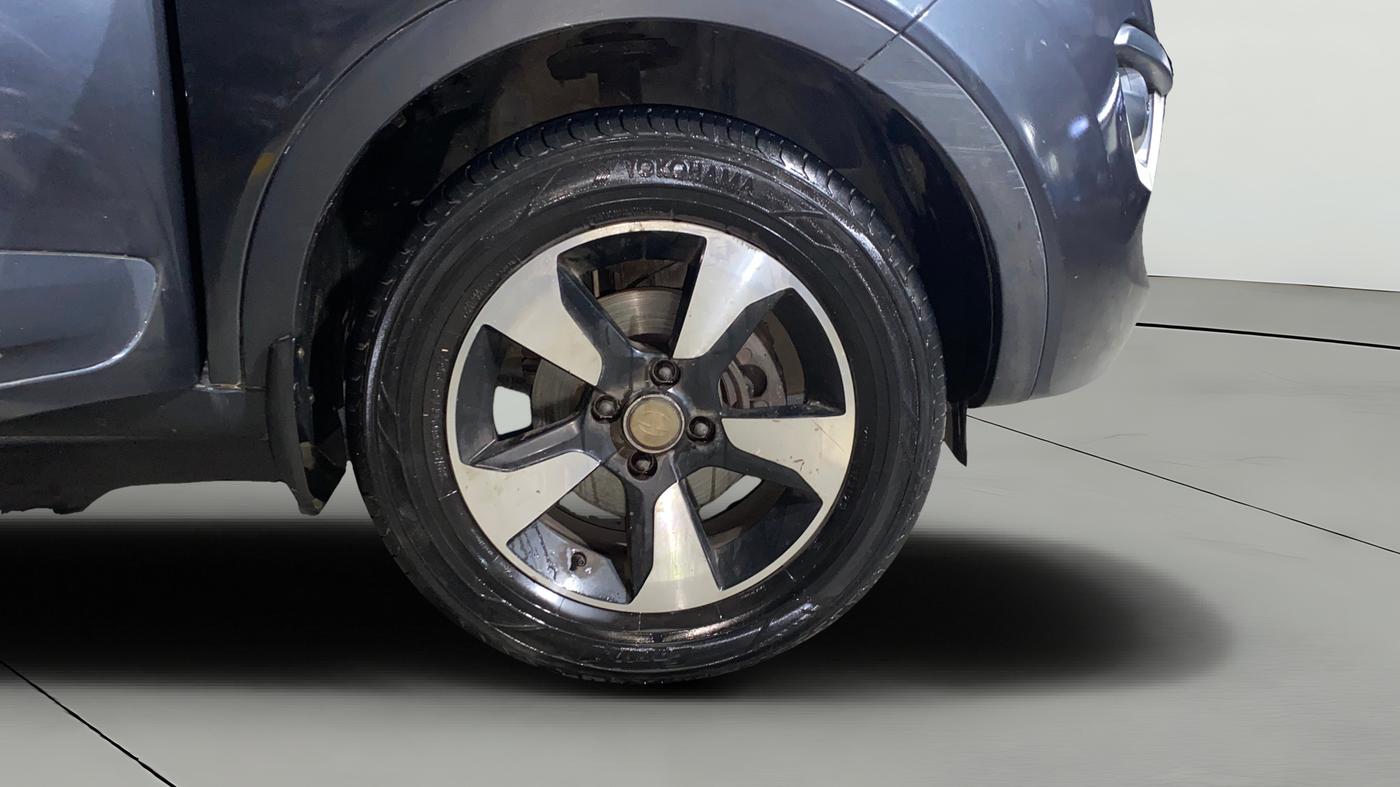 2018 Tata NEXON XZA PLUS PETROL DUAL TONE, Petrol, Automatic, 58,401 km, Right Front Wheel