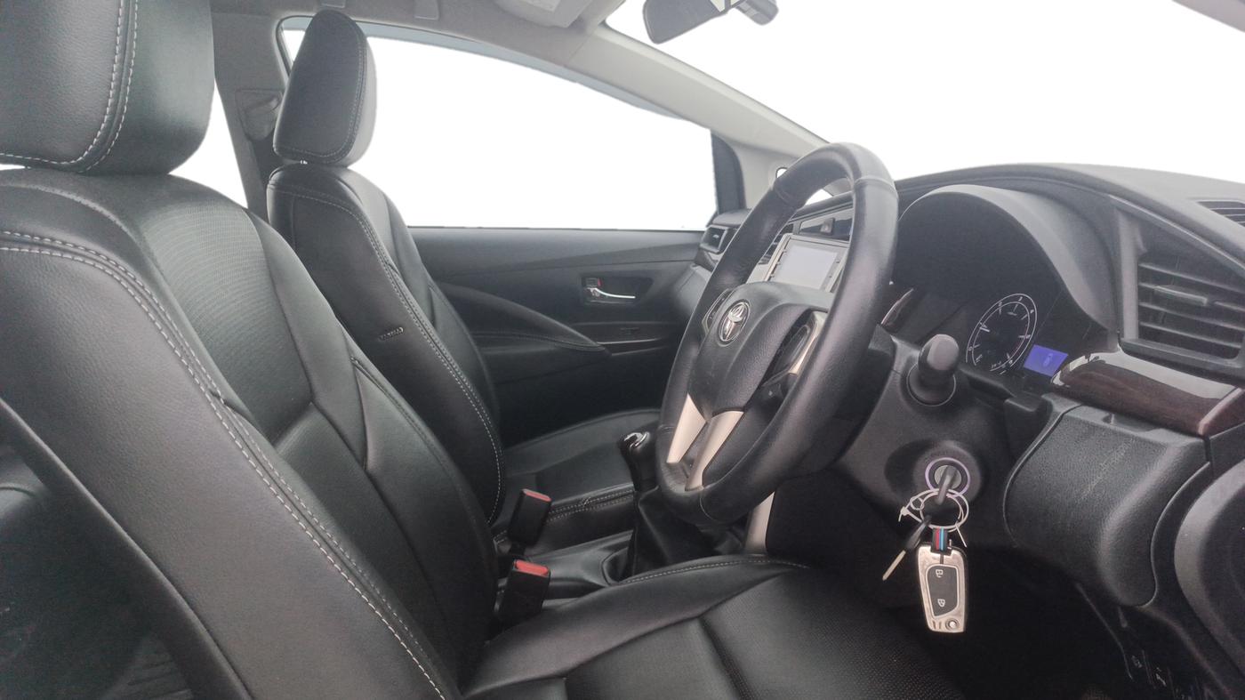 2024 Toyota Innova Crysta GX Plus 8 STR, Diesel, Manual, 69,437 km, Right Side Front Door Cabin