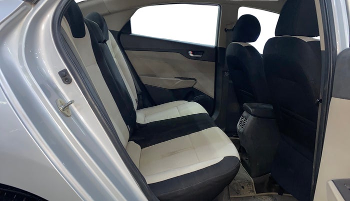 2017 Hyundai Verna 1.6 CRDI SX, Diesel, Manual, 1,40,501 km, Right Side Rear Door Cabin