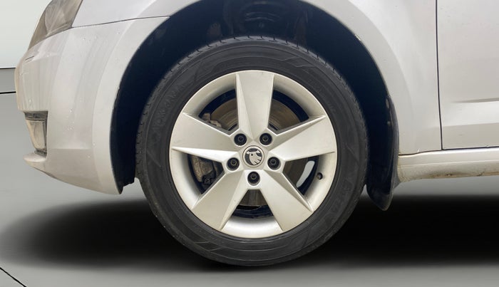 2016 Skoda Octavia STYLE PLUS AT 1.8 TSI, Petrol, Automatic, 94,300 km, Left Front Wheel