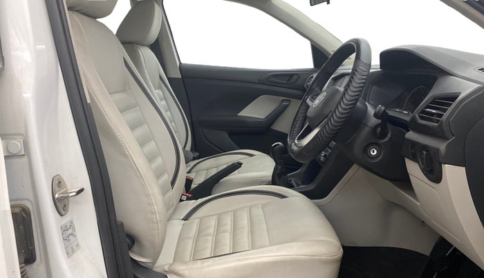 2022 Volkswagen TAIGUN COMFORTLINE 1.0 TSI MT, Petrol, Manual, 29,920 km, Right Side Front Door Cabin