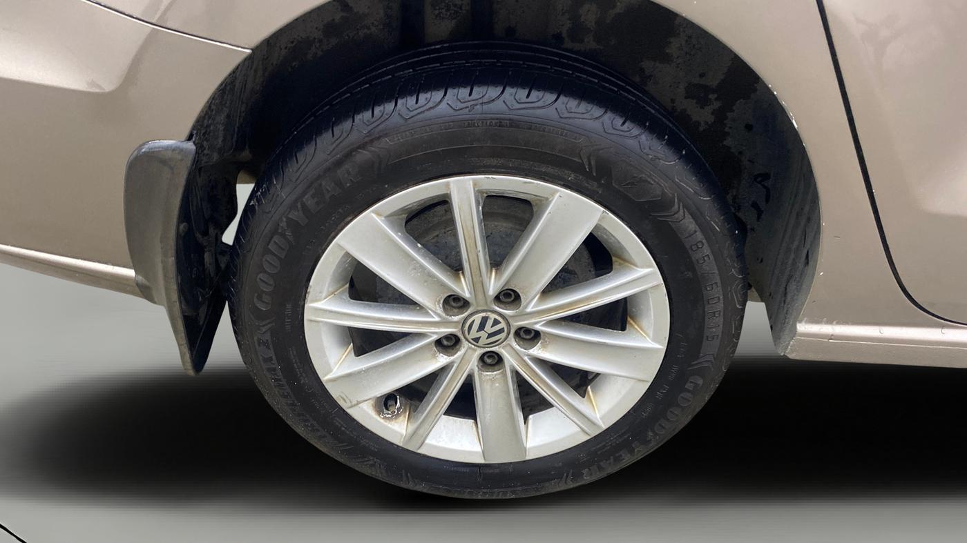 2016 Volkswagen Vento HIGHLINE PETROL AT, Petrol, Automatic, 49,229 km, Right Rear Wheel