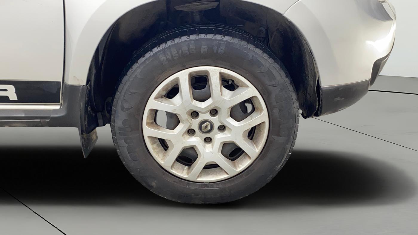 2017 Renault Duster RXL PETROL, Petrol, Manual, 42,541 km, Right Front Wheel