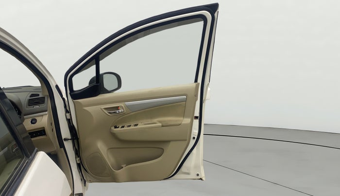 2016 Maruti Ertiga ZDI + SHVS, Diesel, Manual, 89,362 km, RHS Front Door