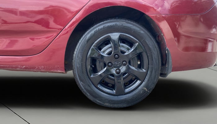 2015 Hyundai Verna FLUIDIC 1.6 CRDI EX, Diesel, Manual, 1,08,808 km, Left Rear Wheel