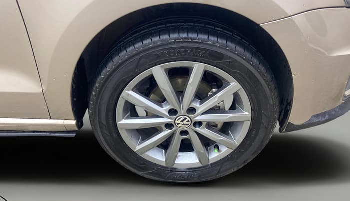 2016 Volkswagen Vento HIGHLINE PETROL AT, Petrol, Automatic, 59,116 km, Right Front Wheel