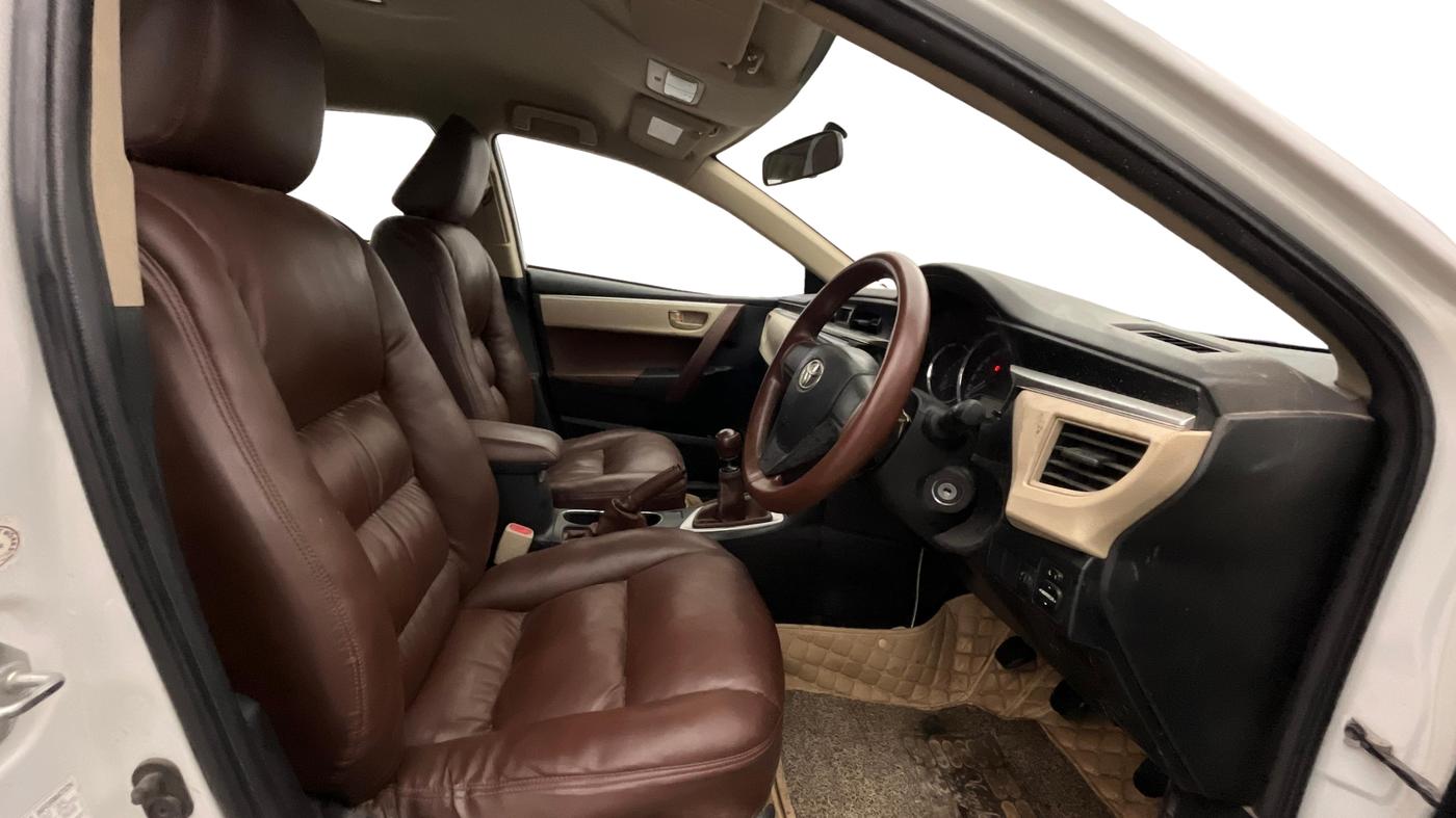 2014 Toyota Corolla Altis J PETROL, Petrol, Manual, 1,04,585 km, Right Side Front Door Cabin