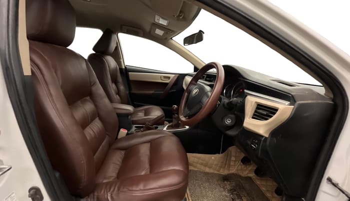 2014 Toyota Corolla Altis J PETROL, Petrol, Manual, 1,04,461 km, Right Side Front Door Cabin