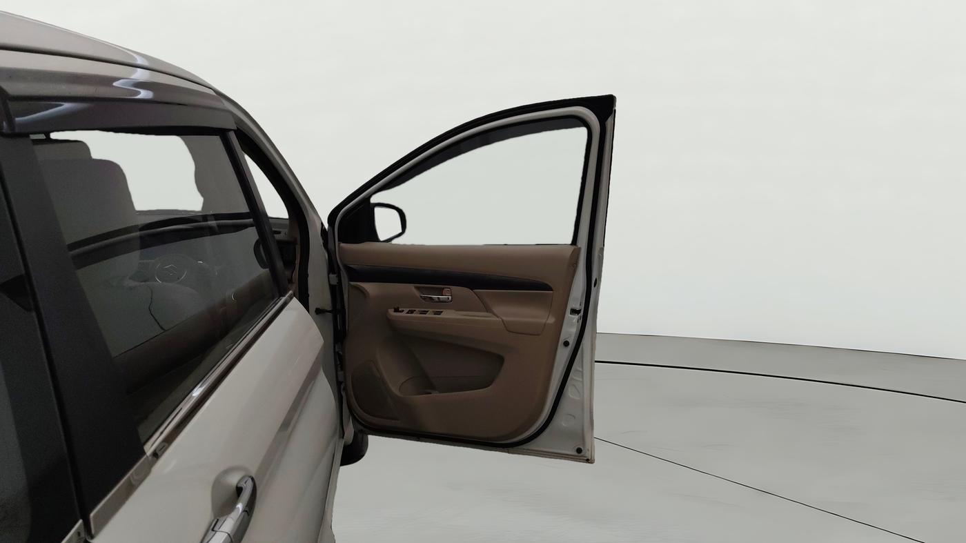 2024 Maruti Ertiga ZXI (O) CNG, CNG, Manual, 27,870 km, RHS Front Door