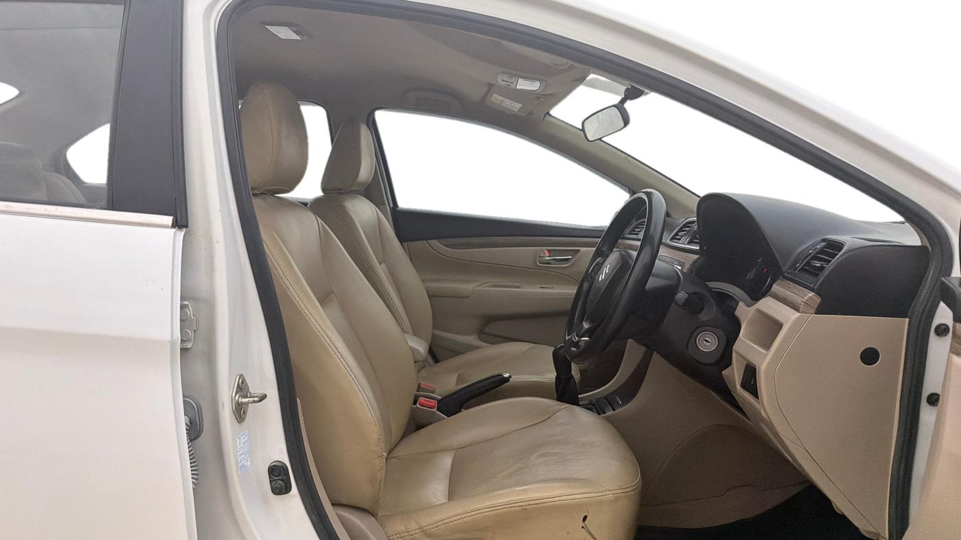 2022 Maruti Ciaz SIGMA 1.5 SHVS MT  PETROL, Petrol, Manual, 66,194 km, Right Side Front Door Cabin
