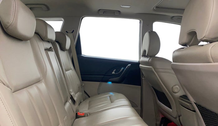 2017 Mahindra XUV500 W10 AT, Diesel, Automatic, 78,236 km, Right Side Rear Door Cabin