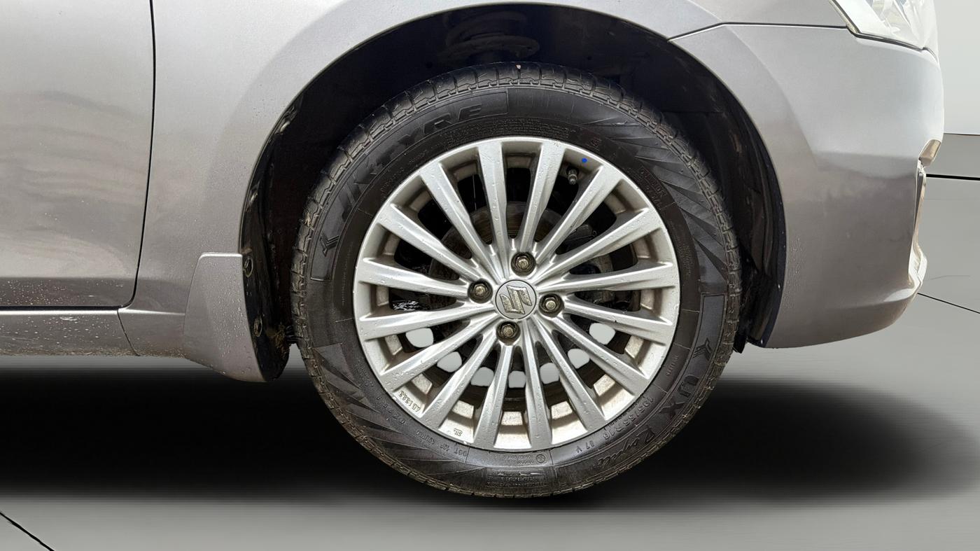2015 Maruti Ciaz ZXI+, Petrol, Manual, 49,798 km, Right Front Wheel