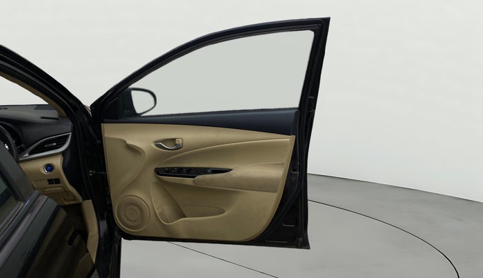 2018 Toyota YARIS V MT, Petrol, Manual, 53,957 km, RHS Front Door