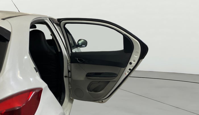 2018 Tata Tiago XT PETROL, CNG, Manual, 86,424 km, RHS Rear Door