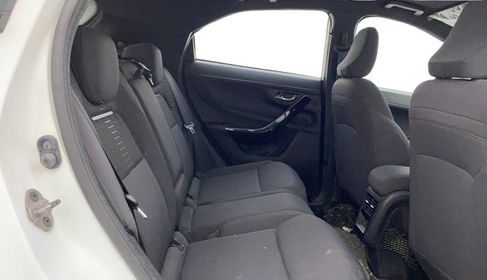 2023 Tata NEXON FEARLESS SUNROOF AMT DUAL TONE 1.5 DIESEL, Diesel, Automatic, 43,327 km, Right Side Rear Door Cabin