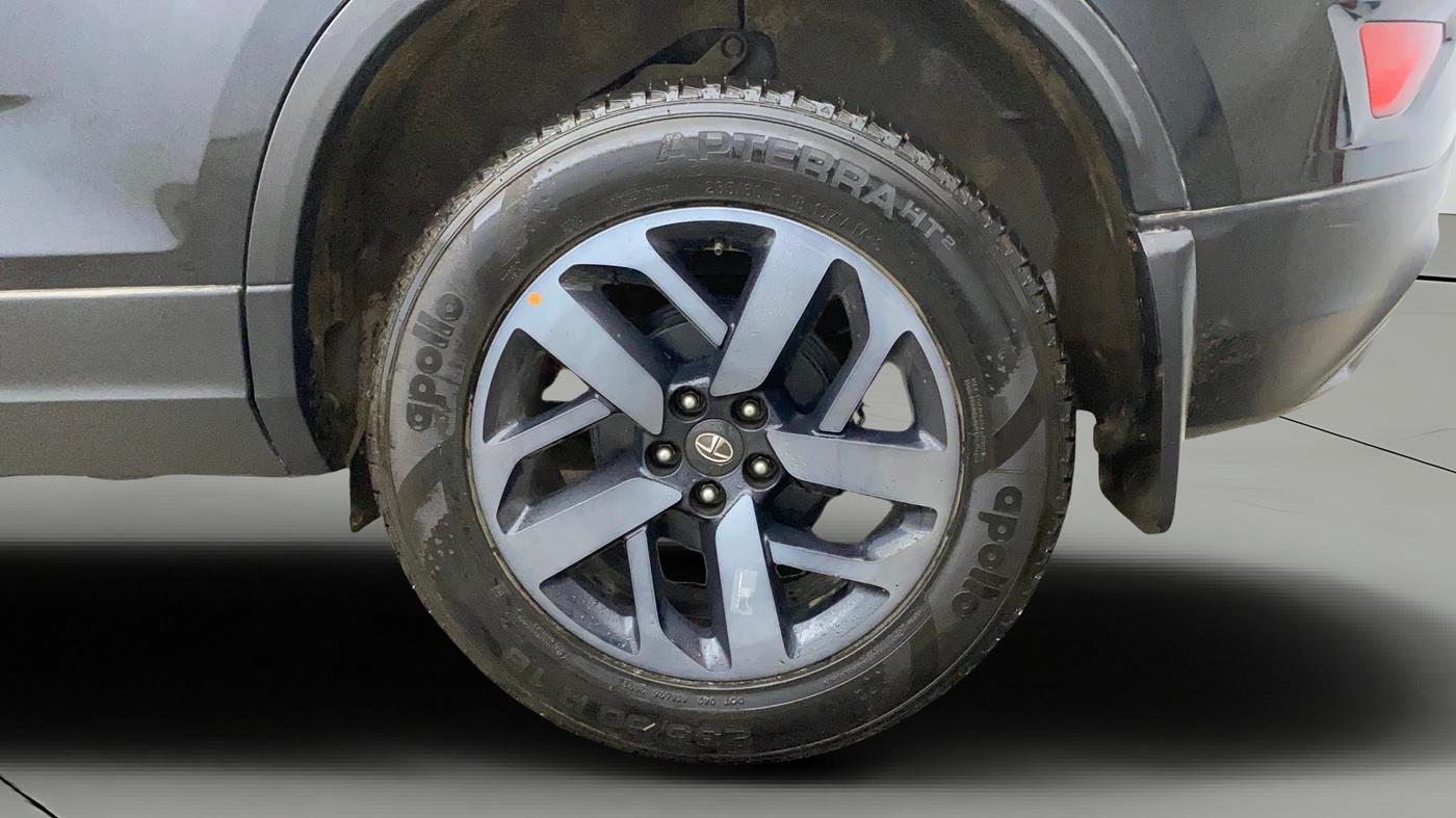 2022 Tata Harrier XZA PLUS 2.0L, Diesel, Automatic, 49,501 km, Left Rear Wheel