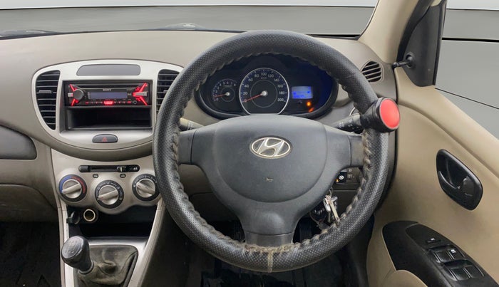 2015 Hyundai i10 MAGNA 1.1, CNG, Manual, 1,23,220 km, Steering Wheel Close Up
