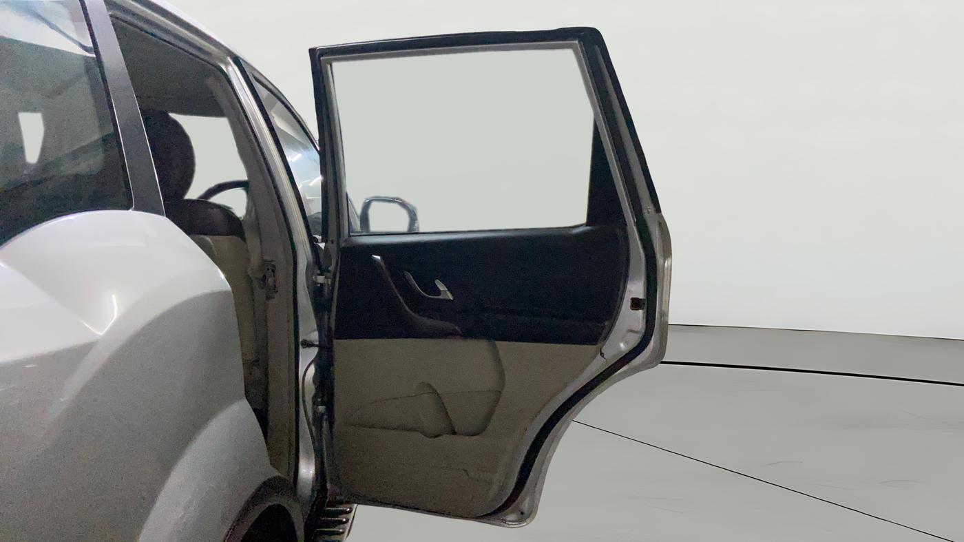 2017 Mahindra XUV500 W6, Diesel, Manual, 94,939 km, RHS Rear Door