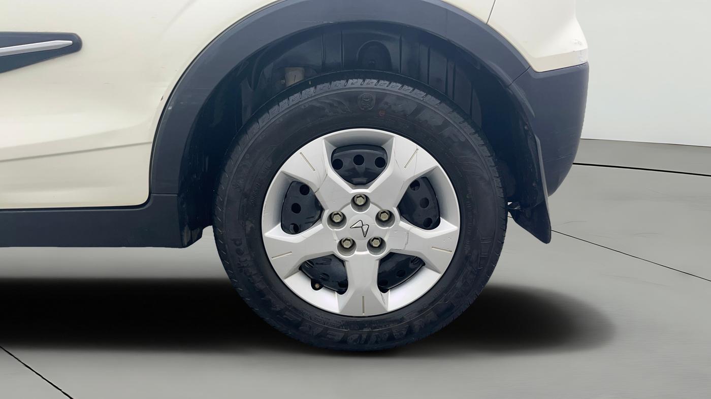 2022 Mahindra XUV300 W6 1.2 PETROL, Petrol, Manual, 20,824 km, Left Rear Wheel