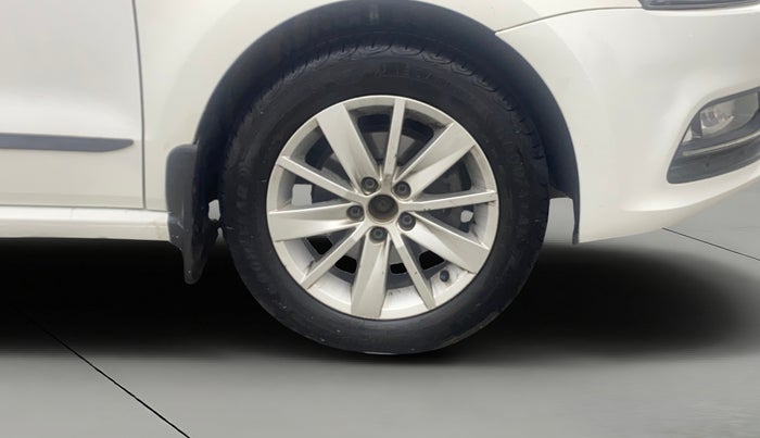 2014 Volkswagen Polo HIGHLINE1.2L, Petrol, Manual, 71,656 km, Right Front Wheel